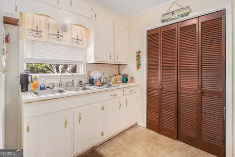 Kitchen - 143 Teamon Rd, Hampton, GA 30228 photo 2 of 3