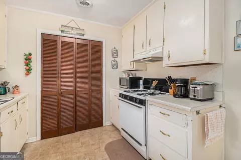 Kitchen - 143 Teamon Rd, Hampton, GA 30228 photo 3 of 3