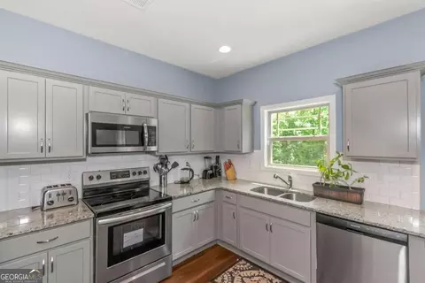 Kitchen - 275 Bramble Bush Trl, Covington, GA 30014 photo 3 of 3