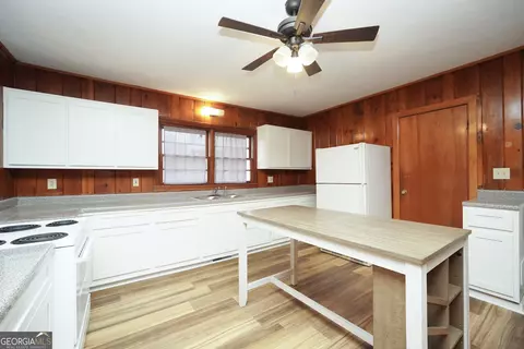 Kitchen - 237 Pulliam Dr, Jackson, GA 30233 photo 2 of 2