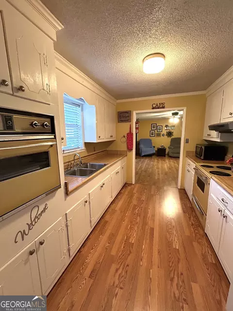 Kitchen - 2922 W Point Rd, Lagrange, GA 30240 photo 2 of 2