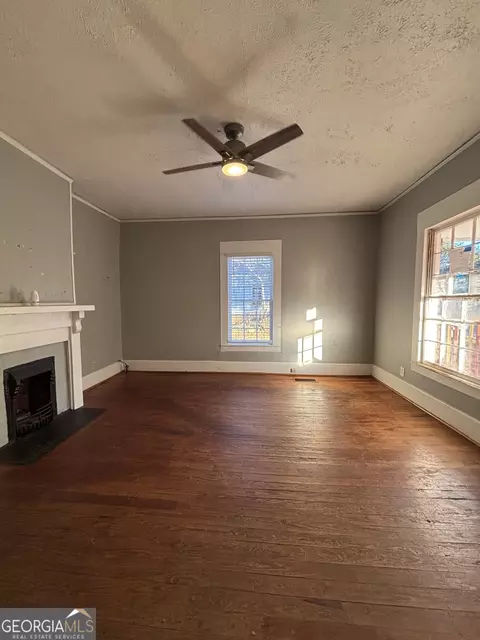 Living - 18 Laurel St, Covington, GA 30014 photo 2 of 3