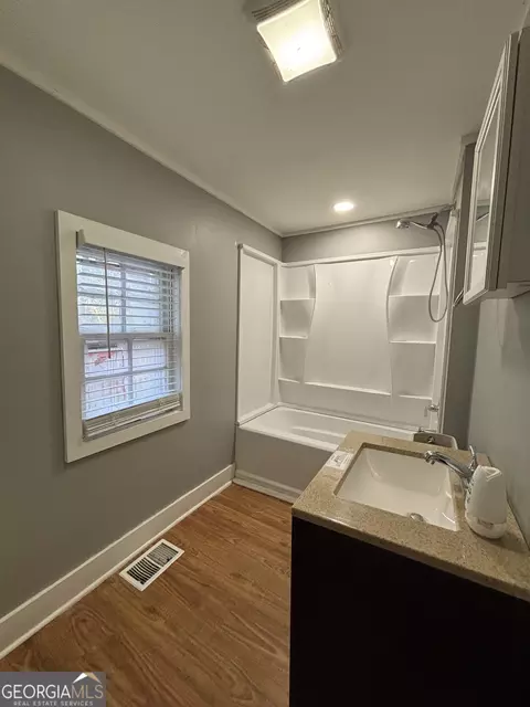 Bath - 18 Laurel St, Covington, GA 30014 photo 2 of 2