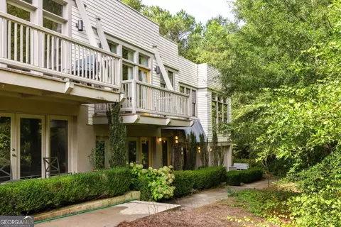 9121 Selborne Ln, Chattahoochee Hills, GA 30268
