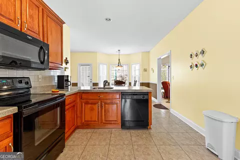 Kitchen - 263 Caitlyn Dr, Hampton, GA 30228 photo 2 of 4