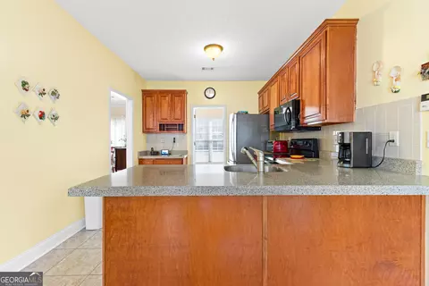 Kitchen - 263 Caitlyn Dr, Hampton, GA 30228 photo 3 of 4