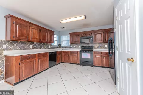 Kitchen - 117 Oldfield Ct, Centerville, GA 31028 photo 2 of 2