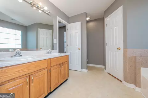 Bath - 117 Oldfield Ct, Centerville, GA 31028 photo 4 of 5