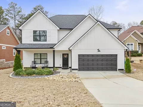 300 Wooded Glen Ln, Carrollton, GA 30117