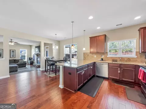 7019 Diamond Dr, Rex, GA 30273 photo 9