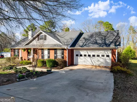 16 Stoneview Dr, Hoschton, GA 30548