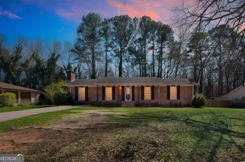 1614 Pinebrook Dr, Griffin, GA 30224