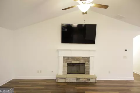 Living - 498 Redtail Rd, Jefferson, GA 30549 photo 1 of 2