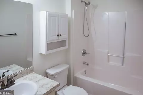 Bath - 498 Redtail Rd, Jefferson, GA 30549 photo 1 of 2