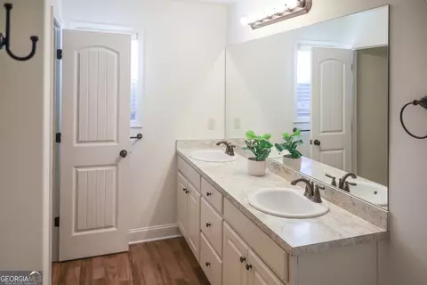 Bath - 498 Redtail Rd, Jefferson, GA 30549 photo 2 of 2