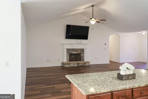 Living - 498 Redtail Rd, Jefferson, GA 30549 photo 2 of 2