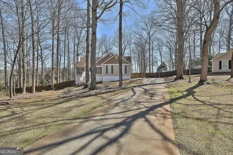121 Nanette Dr, Newnan, GA 30265