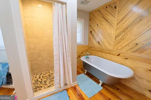 Bath - 532 Five Notch Rd, Franklin, GA 30217 photo 2 of 4
