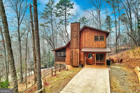 228 Centergate Dr, Ellijay, GA 30540