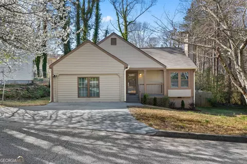 649 Woodcrest Manor Dr, Stone Mountain, GA 30083