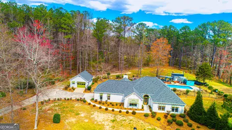 3869 Governors Cir, Loganville, GA 30052
