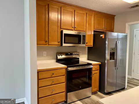 Kitchen - 75 Heatherstone Way, Covington, GA 30016 photo 3 of 6