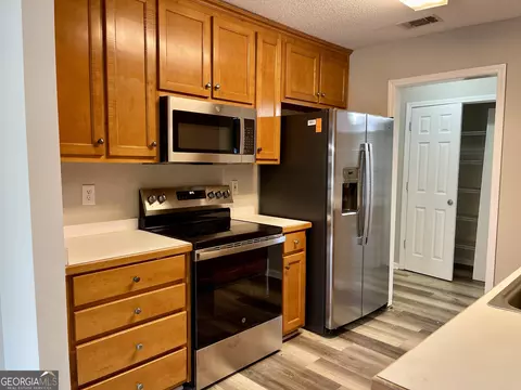 Kitchen - 75 Heatherstone Way, Covington, GA 30016 photo 2 of 6