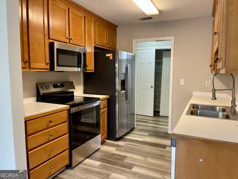 Kitchen - 75 Heatherstone Way, Covington, GA 30016 photo 1 of 6