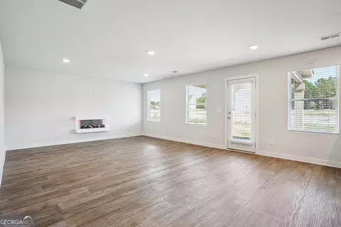 Living - 835 Clydes Way, Jackson, GA 30233 photo 2 of 3