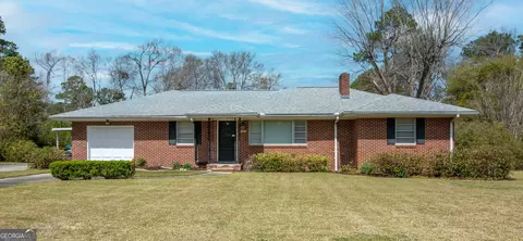 209 N Edgewood Dr, Statesboro, GA 30458
