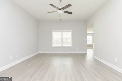 Living - 103 Rocky Rd, Perry, GA 31069 photo 2 of 5