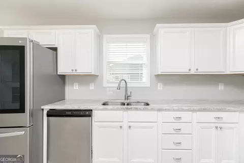 Kitchen - 103 Rocky Rd, Perry, GA 31069 photo 4 of 11