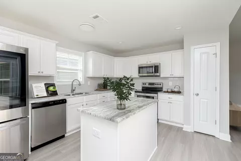 Kitchen - 103 Rocky Rd, Perry, GA 31069 photo 2 of 11