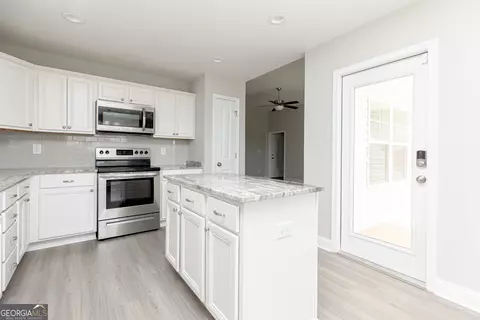 Kitchen - 103 Rocky Rd, Perry, GA 31069 photo 8 of 11
