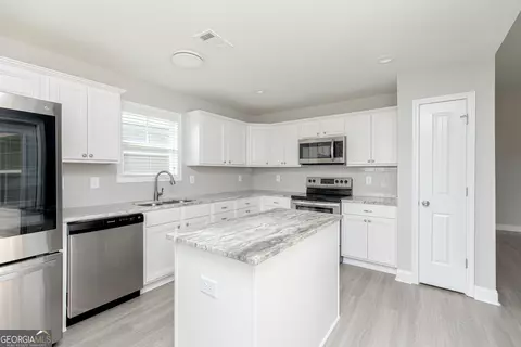 Kitchen - 103 Rocky Rd, Perry, GA 31069 photo 5 of 11