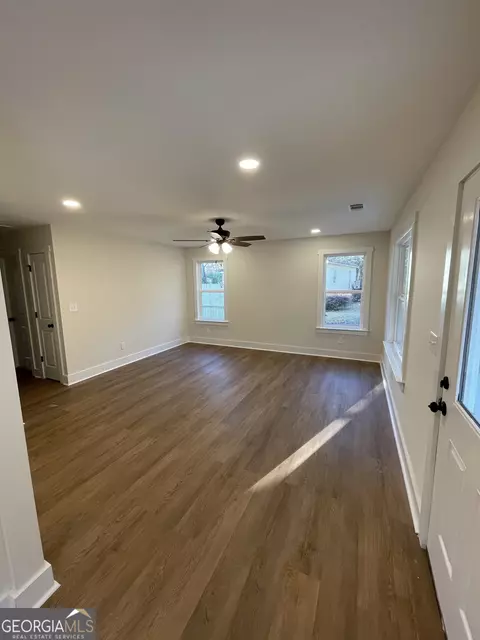 Living - 601 Elm St, Lagrange, GA 30240 photo 3 of 3