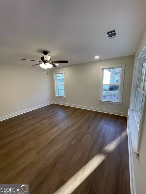 Living - 601 Elm St, Lagrange, GA 30240 photo 2 of 3