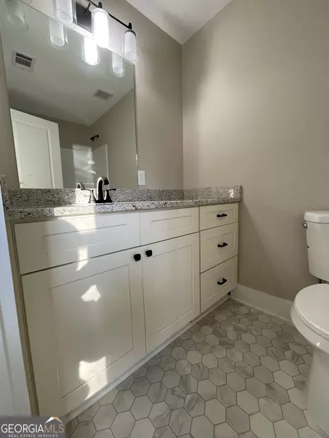 Bath - 601 Elm St, Lagrange, GA 30240 photo 3 of 3