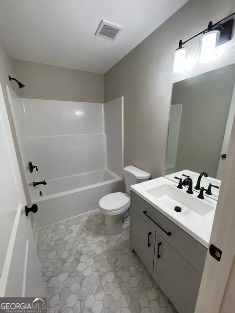 Bath - 601 Elm St, Lagrange, GA 30240 photo 1 of 3