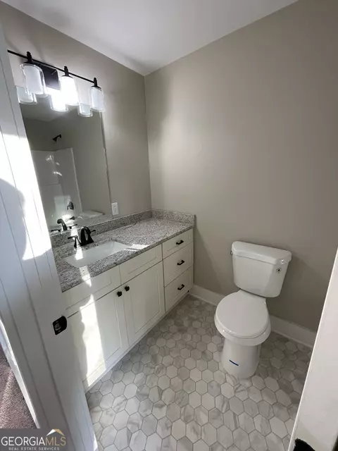 Bath - 601 Elm St, Lagrange, GA 30240 photo 2 of 3