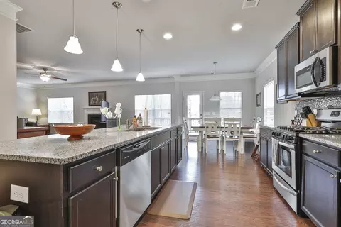 Kitchen - 130 Brooks Cir, Hampton, GA 30228 photo 2 of 6