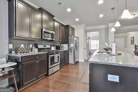 Kitchen - 130 Brooks Cir, Hampton, GA 30228 photo 4 of 6