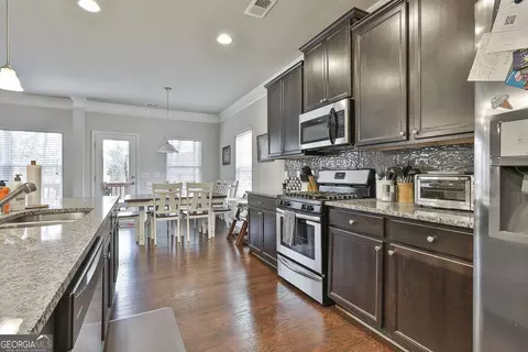 Kitchen - 130 Brooks Cir, Hampton, GA 30228 photo 6 of 6