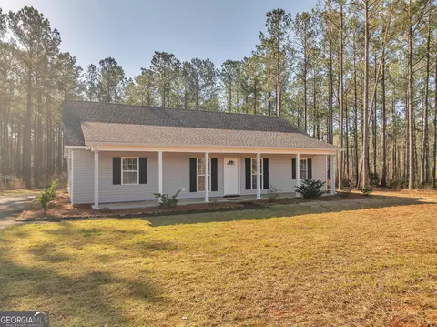 Exterior - 605 Claire Ln, Dublin, GA 31021 photo 2 of 13