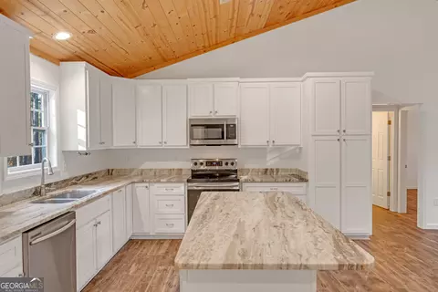 Kitchen - 605 Claire Ln, Dublin, GA 31021 photo 3 of 3