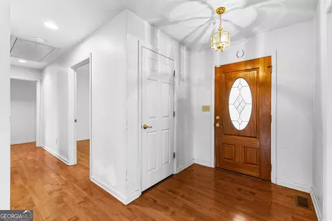 Entry Way - 214 Long Cove Dr, Lagrange, GA 30240 photo 4 of 4