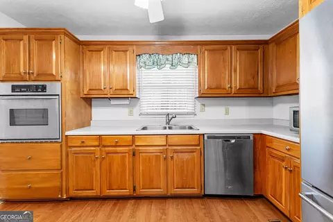 Kitchen - 214 Long Cove Dr, Lagrange, GA 30240 photo 3 of 4