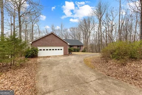 Exterior - 214 Long Cove Dr, Lagrange, GA 30240 photo 2 of 9