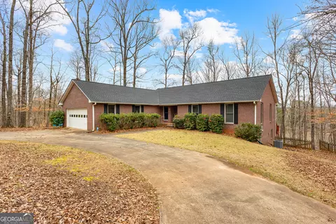 Exterior - 214 Long Cove Dr, Lagrange, GA 30240 photo 3 of 9