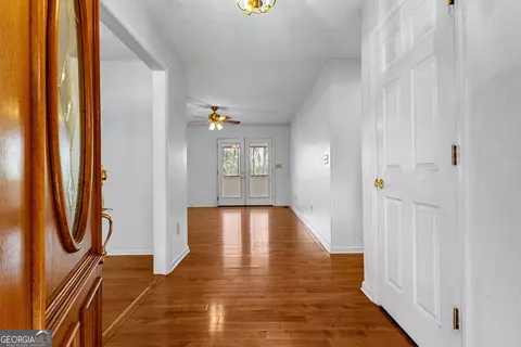 Entry Way - 214 Long Cove Dr, Lagrange, GA 30240 photo 2 of 4
